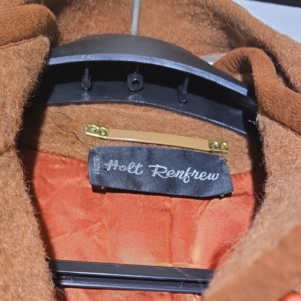 Elegant Tan Wool Trench Coat - Picture 3 of 8